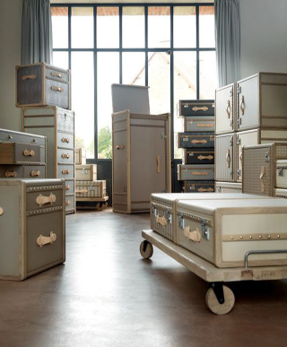 Illustration for article titled Retrotastic Furniture Made from Amazing Old Suitcases and Trunks